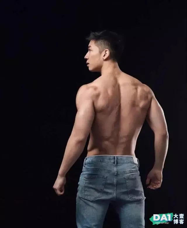 身高172的健身男模,立体的五官,健美的身材,网友:这腹肌可以 身高172的健身男模,立体的五官,健美的身材,网友:这腹肌可以