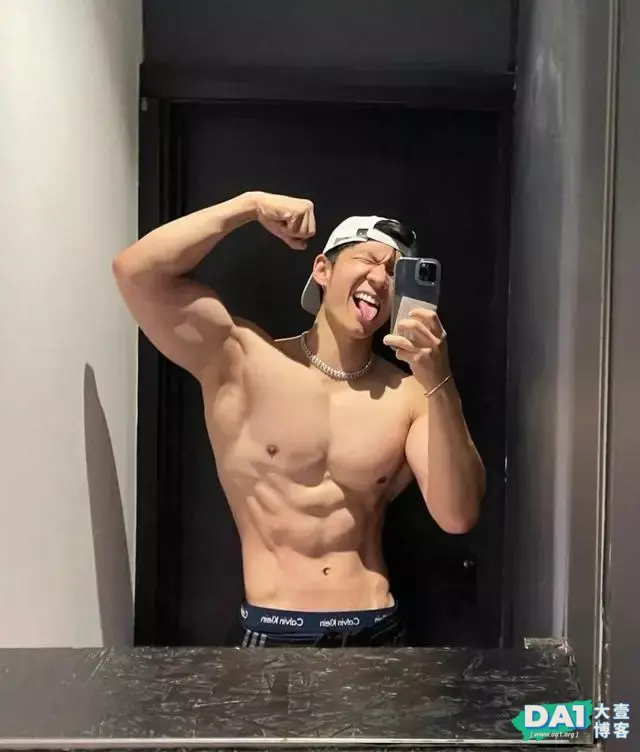 身高172的健身男模,立体的五官,健美的身材,网友:这腹肌可以 身高172的健身男模,立体的五官,健美的身材,网友:这腹肌可以