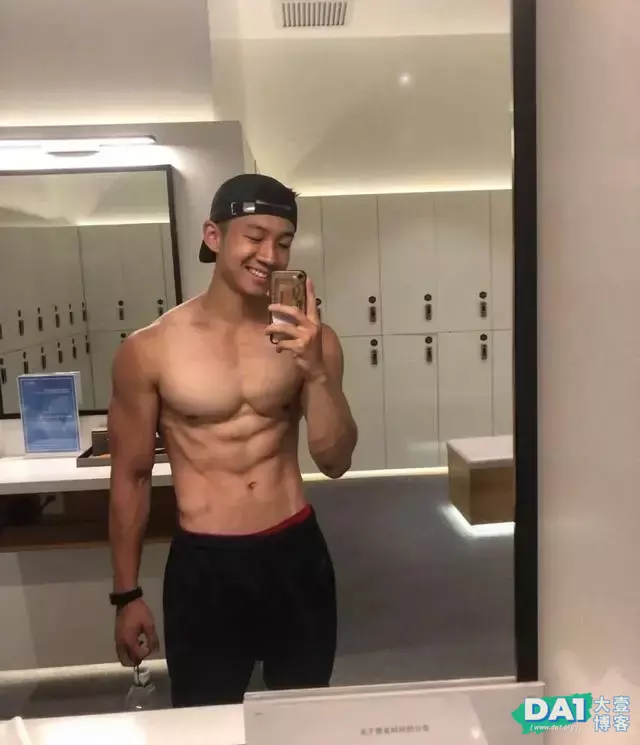 身高172的健身男模,立体的五官,健美的身材,网友:这腹肌可以 身高172的健身男模,立体的五官,健美的身材,网友:这腹肌可以