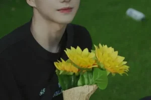 青春感超棒的帅气小哥哥,白净、可爱,黑色穿搭,更显奶味十足!-大壹博客