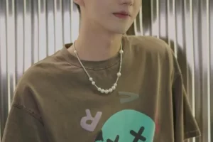 唇红齿白的00后大1男生，长相俊秀，穿衣时尚，这样的弟弟好可爱吗-大壹博客