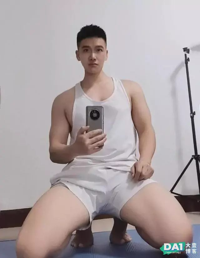 健身男孩的增肌秘密,有颜值的肌肉小奶狗,一样练出好看的身材! 健身男孩的增肌秘密,有颜值的肌肉小奶狗,一样练出好看的身材!