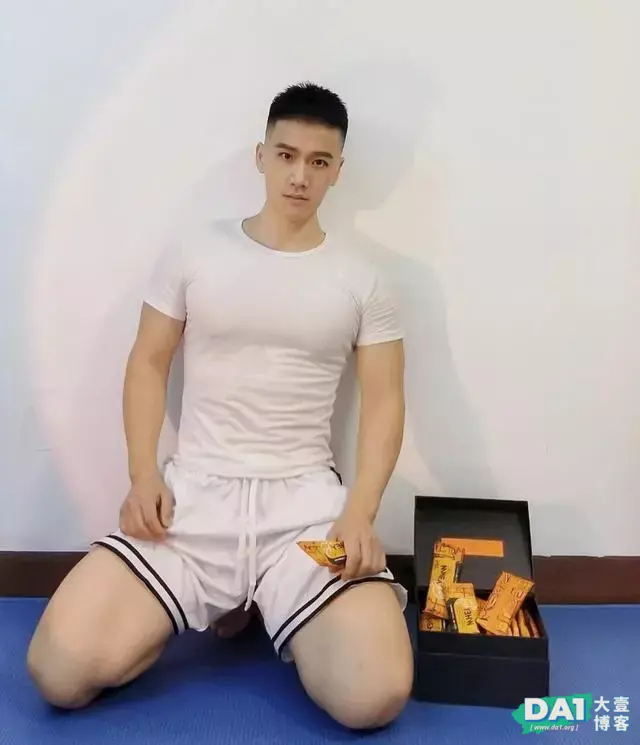 健身男孩的增肌秘密,有颜值的肌肉小奶狗,一样练出好看的身材! 健身男孩的增肌秘密,有颜值的肌肉小奶狗,一样练出好看的身材!