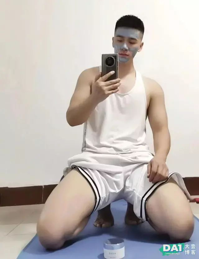 健身男孩的增肌秘密,有颜值的肌肉小奶狗,一样练出好看的身材! 健身男孩的增肌秘密,有颜值的肌肉小奶狗,一样练出好看的身材!