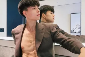 喜欢健身的奶味小哥哥,满脸青春与稚嫩和马甲线的身材有点不搭!-大壹博客