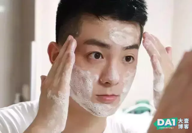 爱躺平的人,规规矩矩的,真的有点可爱 爱躺平的人,规规矩矩的,真的有点可爱