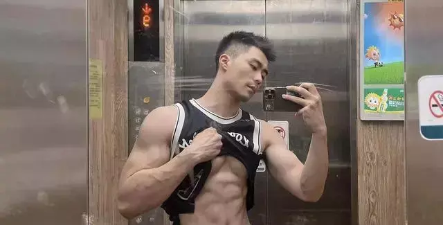 鉴别男生直的还是弯的,这些小方法 鉴别男生直的还是弯的,这些小方法