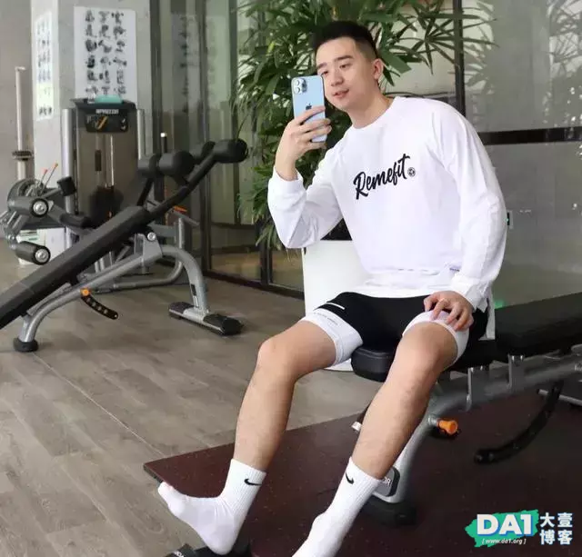 如果你看到照片中男生是这样的,那一定不是直男 如果你看到照片中男生是这样的,那一定不是直男