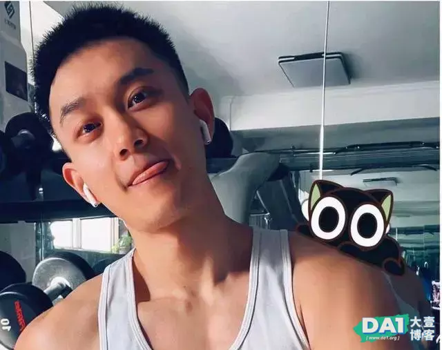 如果你看到照片中男生是这样的,那一定不是直男 如果你看到照片中男生是这样的,那一定不是直男