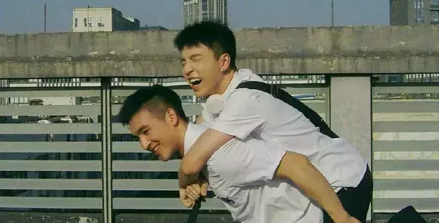 爱你的男孩都会这样子 爱你的男孩都会这样子