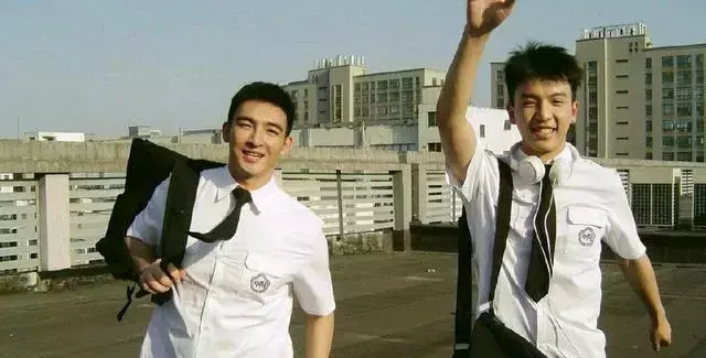 爱你的男孩都会这样子 爱你的男孩都会这样子