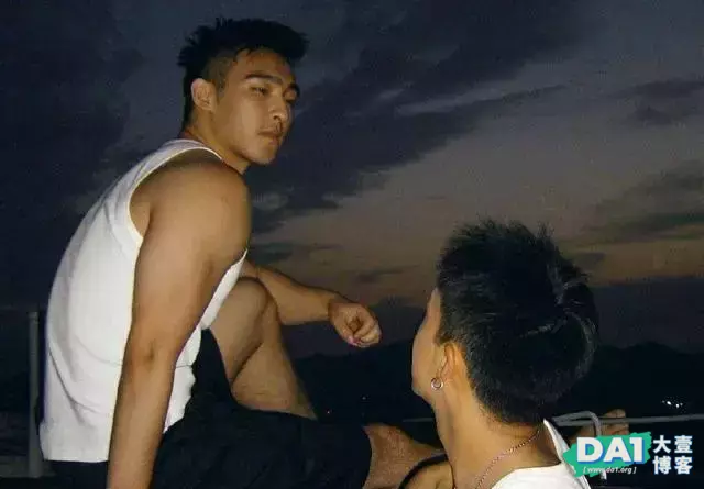 爱你的男孩都会这样子 爱你的男孩都会这样子