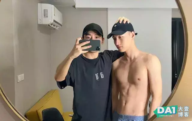 颜值超高的三对网红室友,直男靠边 颜值超高的三对网红室友,直男靠边