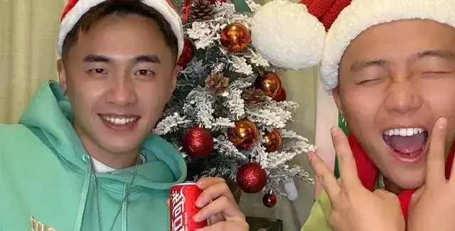 成年人的友情脆弱得,需要大量潜台词保护 成年人的友情脆弱得,需要大量潜台词保护