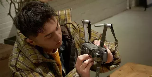 成年人的友情脆弱得,需要大量潜台词保护 成年人的友情脆弱得,需要大量潜台词保护