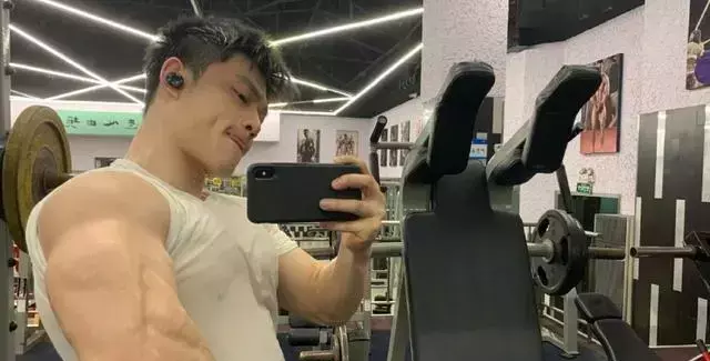 微笑是弱者的伪装,面瘫才是强者的自由 微笑是弱者的伪装,面瘫才是强者的自由