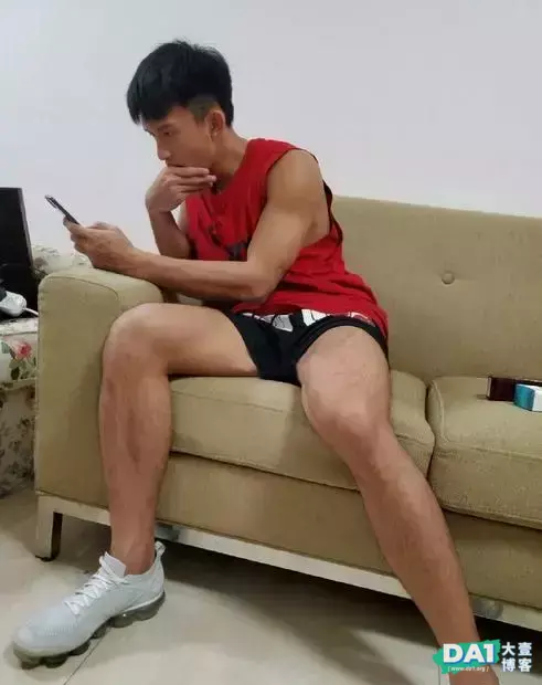 街拍帅哥:这次拍到的体育生好多呀! 街拍帅哥:这次拍到的体育生好多呀!