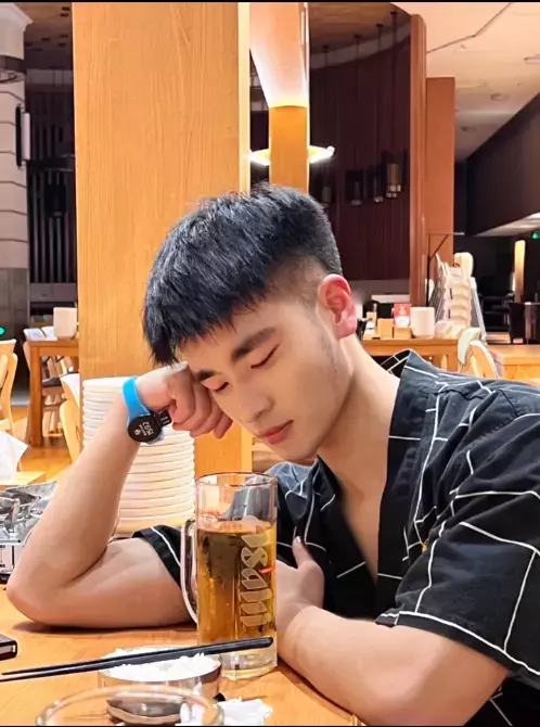 抖音男神推荐：上海185+可狼可奶的中国帅哥
