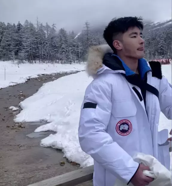 抖音男神推荐：上海185+可狼可奶的中国帅哥