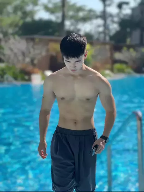 抖音男神推荐：上海185+可狼可奶的中国帅哥