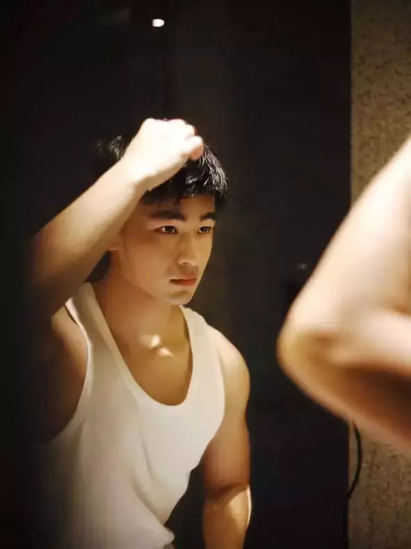 抖音男神推荐：上海185+可狼可奶的中国帅哥