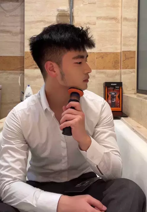 抖音男神推荐：上海185+可狼可奶的中国帅哥
