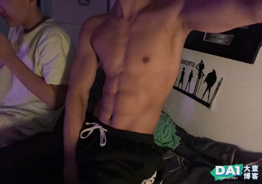 181cm体育生下水，裤衩子都湿透了！！！