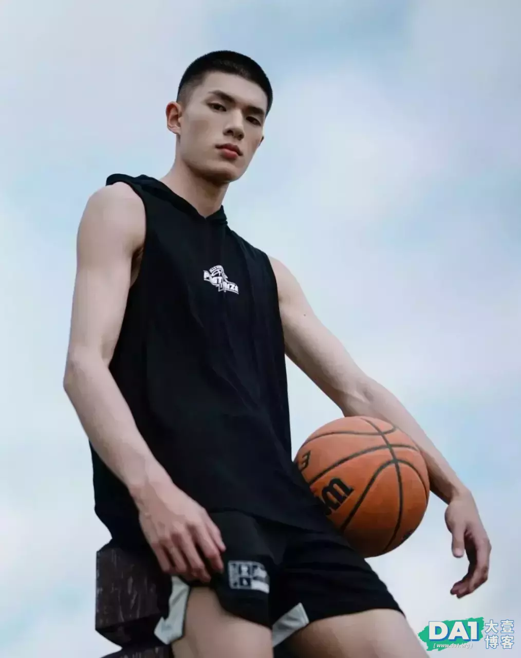 196cm长腿篮球短发体育生，爱运动的男孩子果然好帅